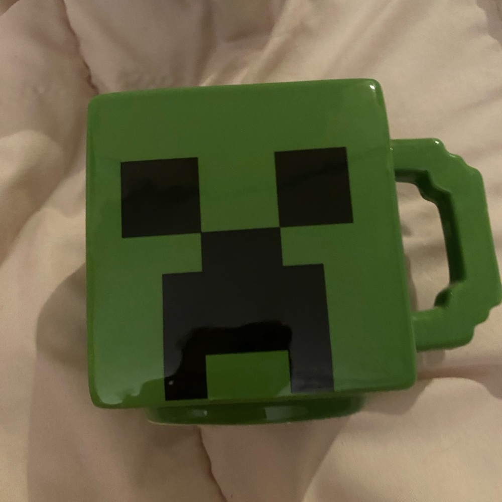 Minecraft creeper mug in brand new condition!